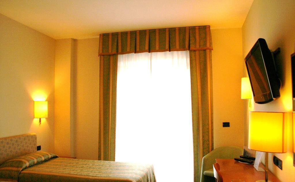 Savant Hotel Lamezia Terme Habitación foto