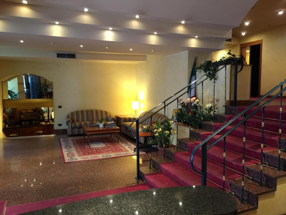 Savant Hotel Lamezia Terme Exterior foto