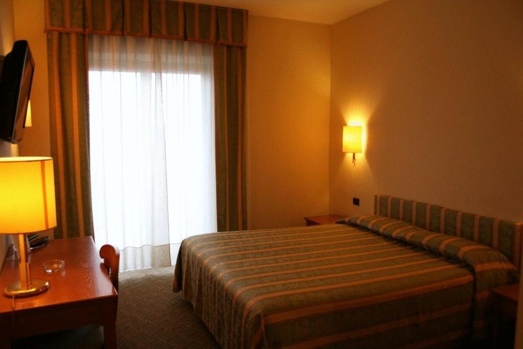 Savant Hotel Lamezia Terme Habitación foto